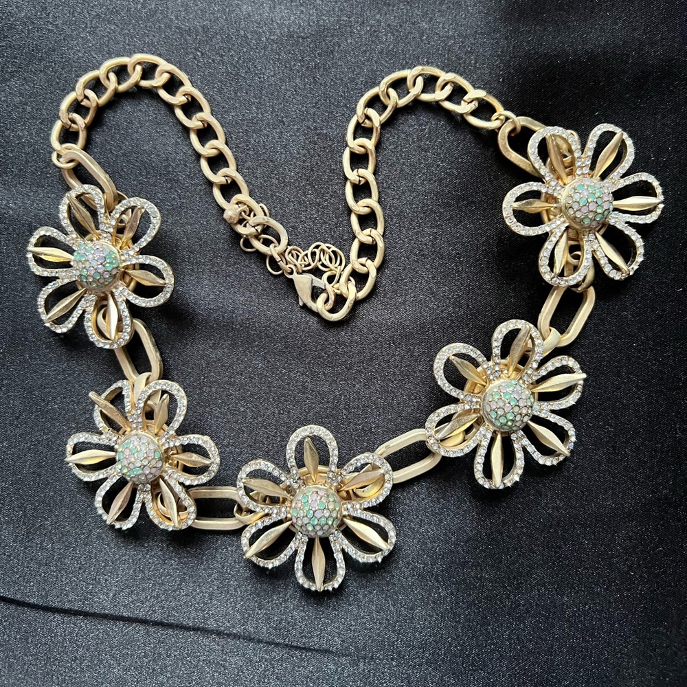 Vintage flower and circle swirl necklace.